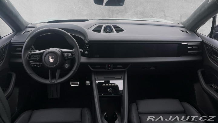 Porsche Macan Turbo 2025