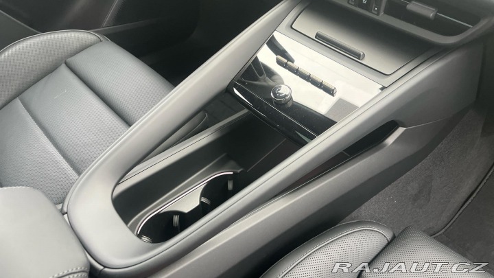 Porsche Macan Turbo 2025