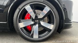 Porsche Macan Turbo 2025