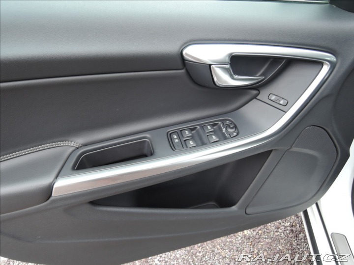 Volvo V60 2,0 D4 R-design 180PS 2014