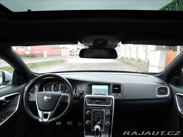 Volvo V60 2,0 D4 R-design 180PS 2014