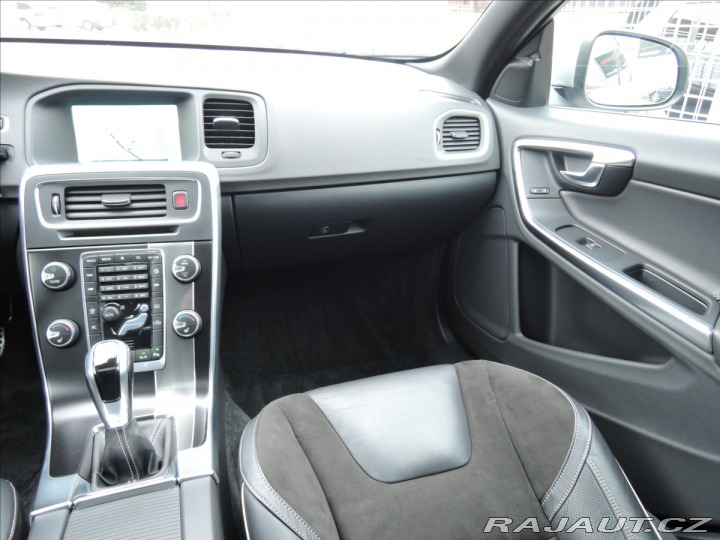 Volvo V60 2,0 D4 R-design 180PS 2014