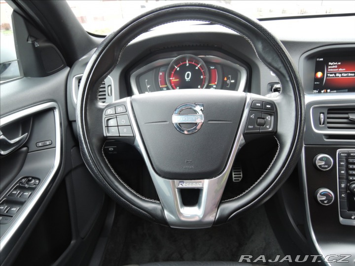 Volvo V60 2,0 D4 R-design 180PS 2014