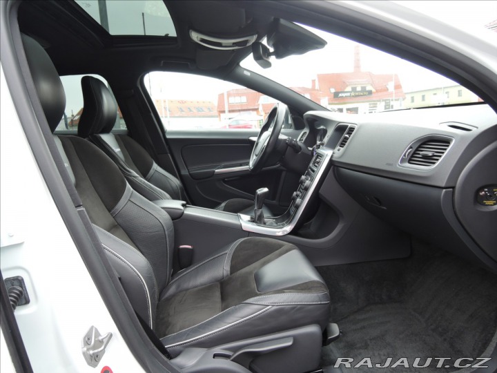 Volvo V60 2,0 D4 R-design 180PS 2014