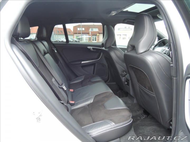 Volvo V60 2,0 D4 R-design 180PS 2014