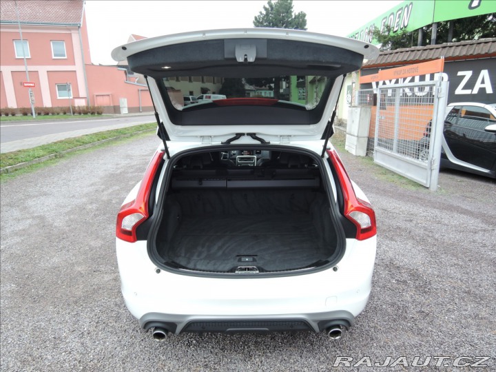 Volvo V60 2,0 D4 R-design 180PS 2014