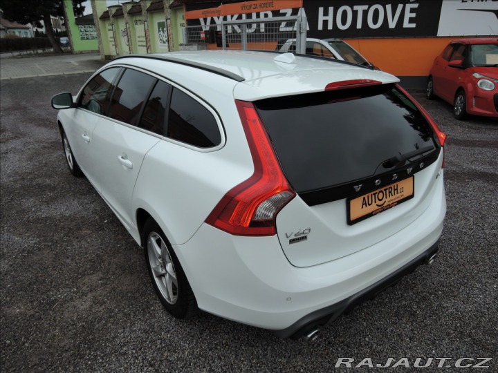 Volvo V60 2,0 D4 R-design 180PS 2014