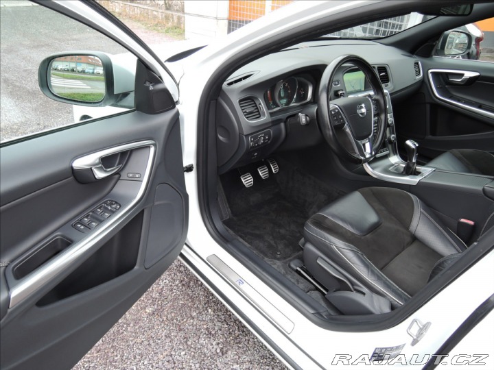 Volvo V60 2,0 D4 R-design 180PS 2014