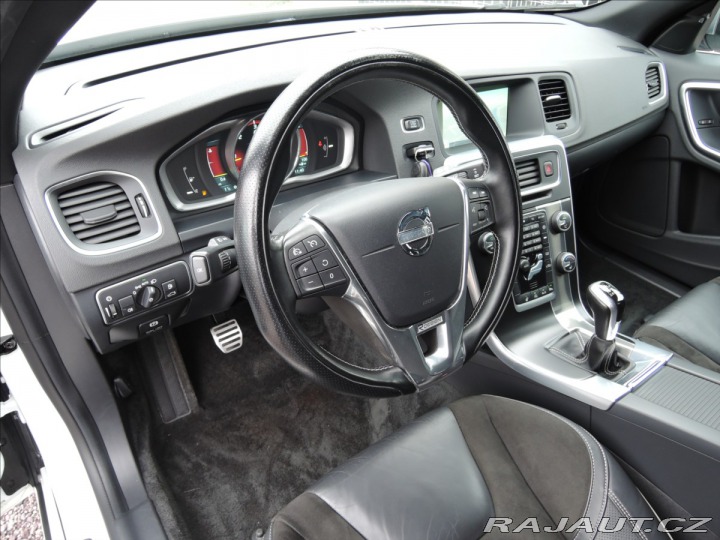 Volvo V60 2,0 D4 R-design 180PS 2014