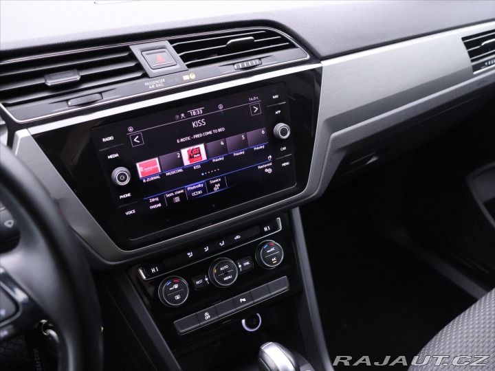 Volkswagen Touran 1,5 TSI 110kW DSG CZ Navi 2021