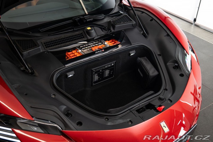 Ferrari SF90 Spider 2025