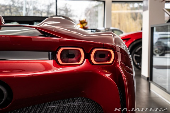 Ferrari SF90 Spider 2025