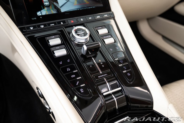 Aston Martin DB12 Volante 2024