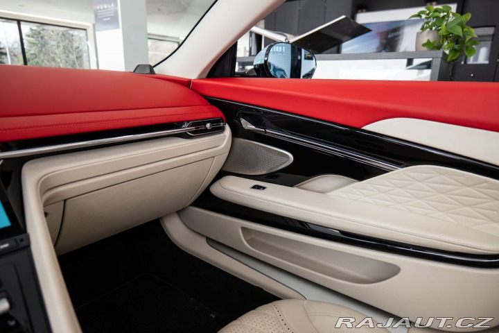 Aston Martin DB12 Volante 2024