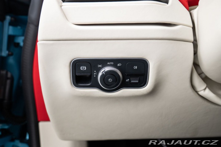 Aston Martin DB12 Volante 2024