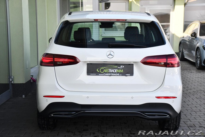 Mercedes-Benz B 200 ZÁRUKA CARPLAY KAMERA 2025