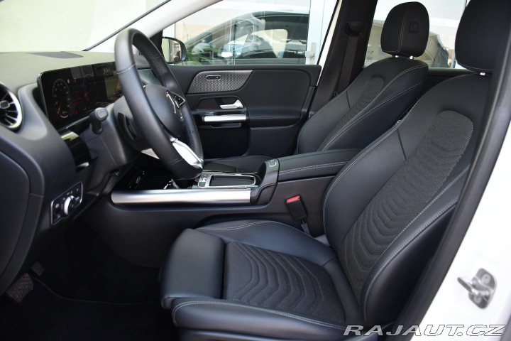 Mercedes-Benz B 200 ZÁRUKA CARPLAY KAMERA 2025