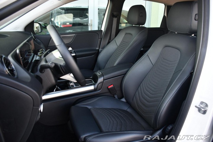 Mercedes-Benz B 200 ZÁRUKA CARPLAY KAMERA 2025