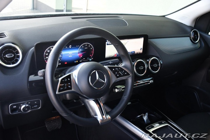 Mercedes-Benz B 200 ZÁRUKA CARPLAY KAMERA 2025