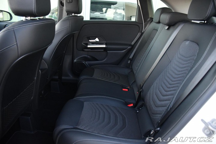 Mercedes-Benz B 200 ZÁRUKA CARPLAY KAMERA 2025