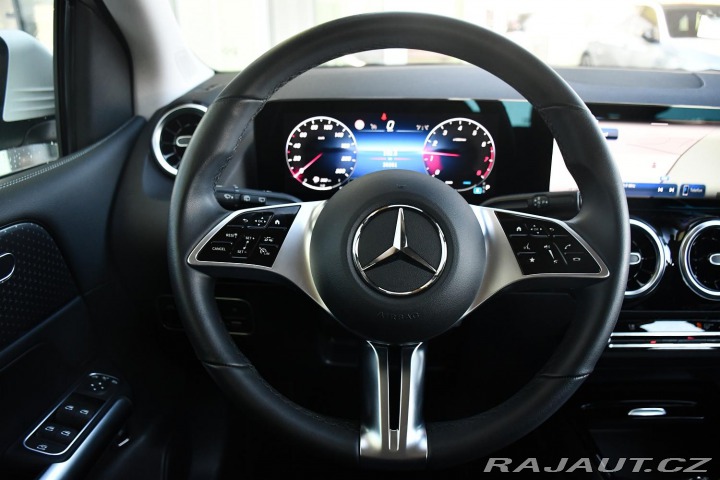 Mercedes-Benz B 200 2025