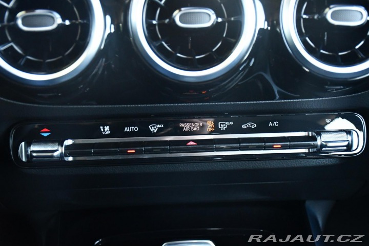 Mercedes-Benz B 200 ZÁRUKA CARPLAY KAMERA 2025