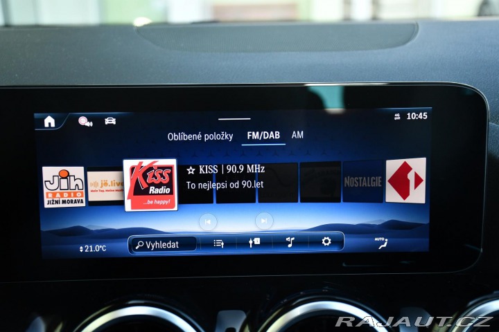 Mercedes-Benz B 200 ZÁRUKA CARPLAY KAMERA 2025