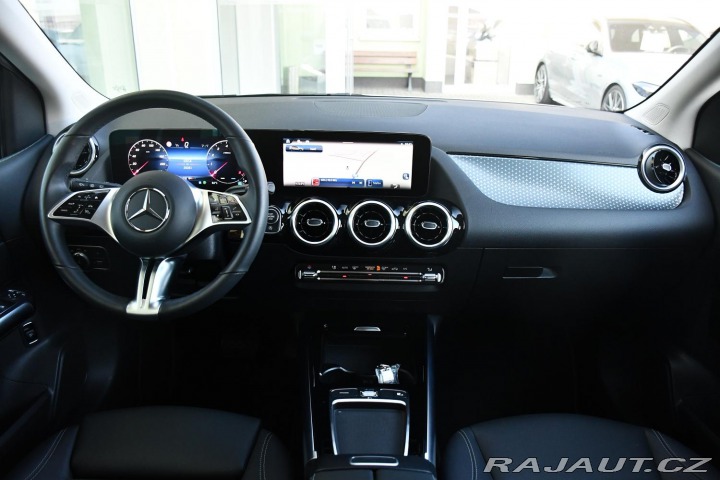 Mercedes-Benz B 200 ZÁRUKA CARPLAY KAMERA 2025