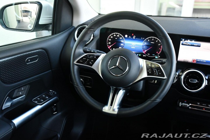 Mercedes-Benz B 200 ZÁRUKA CARPLAY KAMERA 2025