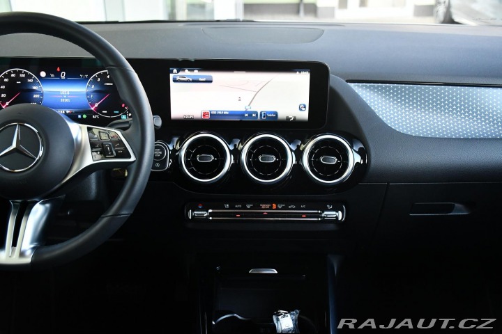 Mercedes-Benz B 200 ZÁRUKA CARPLAY KAMERA 2025