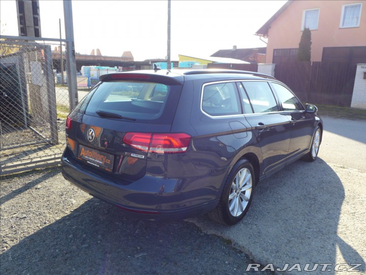 Volkswagen Passat 1,6 TDI COMFORTLINE NAVI 2015