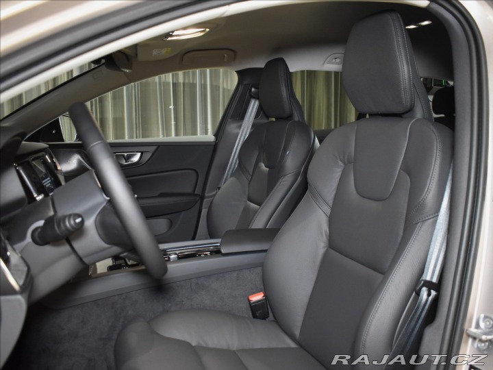 Volvo V60 2,0 B4  Plus dark 1800