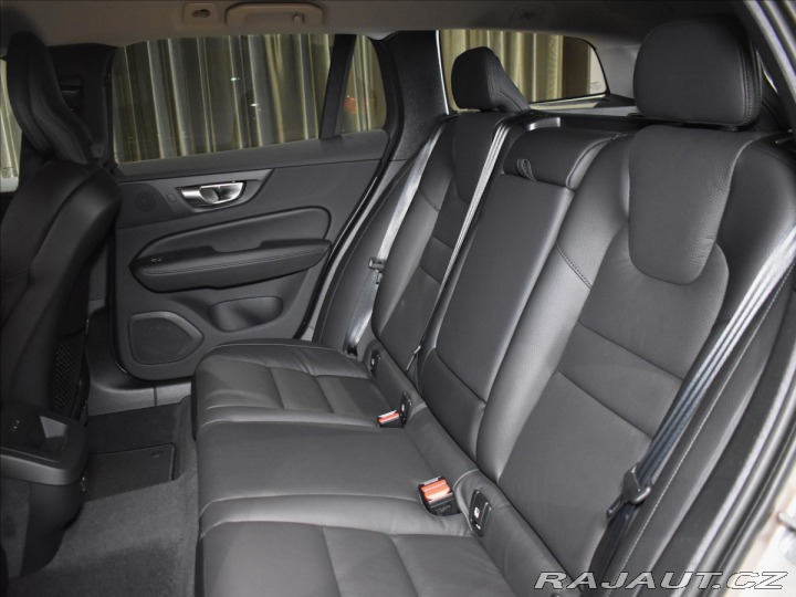 Volvo V60 2,0 B4  Plus dark 1800