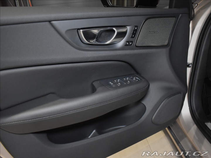 Volvo V60 2,0 B4  Plus dark 1800