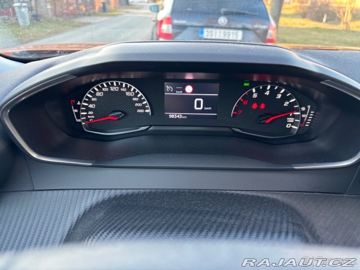 Peugeot 2008 1,2   benzin, rok 2021, 9 2021