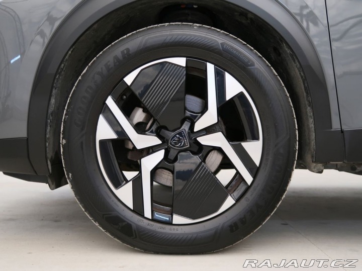 Peugeot 2008 1.2PureTech,74kW,ALLURE,M 1800