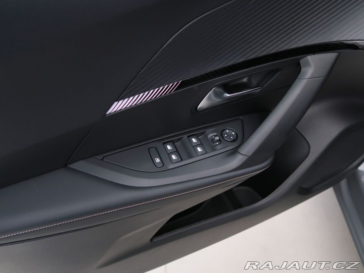 Peugeot 2008 1.2PureTech,74kW,ALLURE,M 1800