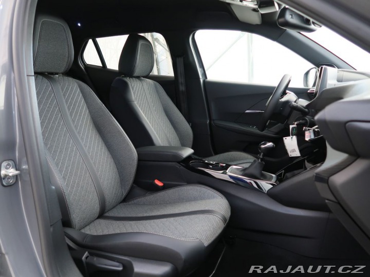 Peugeot 2008 1.2PureTech,74kW,ALLURE,M 1800