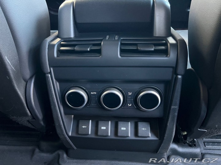 Land Rover Defender 177kW AWD Tažné Pano 2021