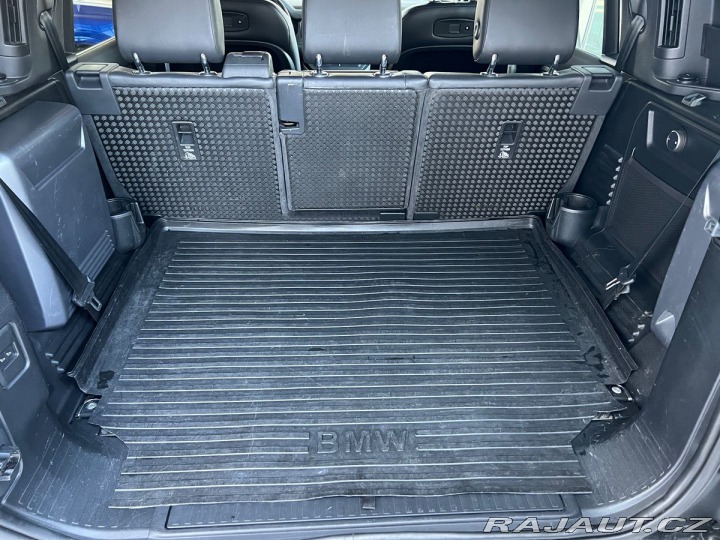 Land Rover Defender 177kW AWD Tažné Pano 2021