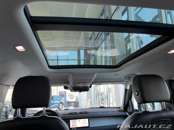 Land Rover Defender 177kW AWD Tažné Pano 2021