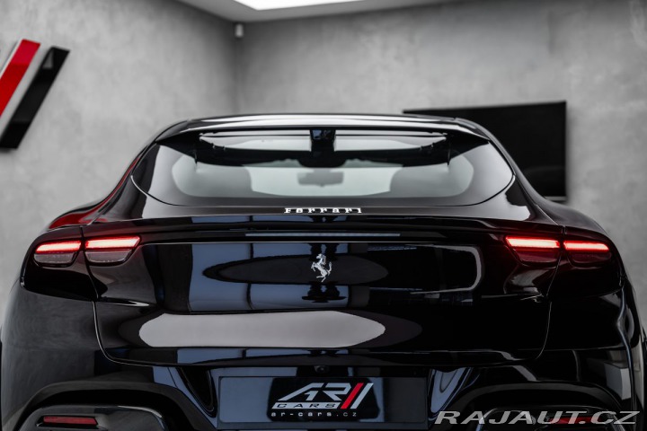 Ferrari Purosangue Lift, karbon, NOVÉ 2026