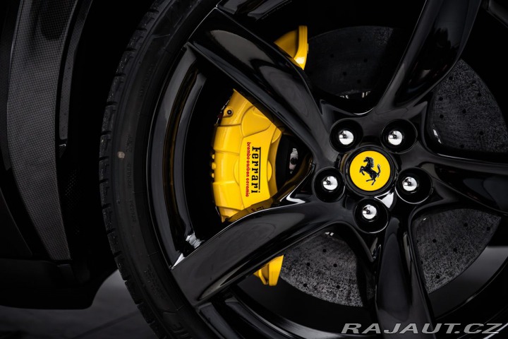 Ferrari Purosangue Lift, karbon, NOVÉ 2026