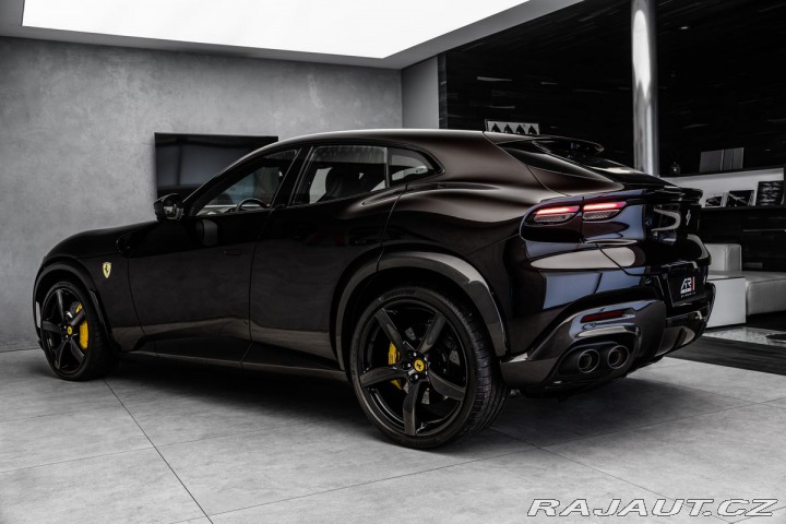 Ferrari Purosangue Lift, karbon, NOVÉ 2026