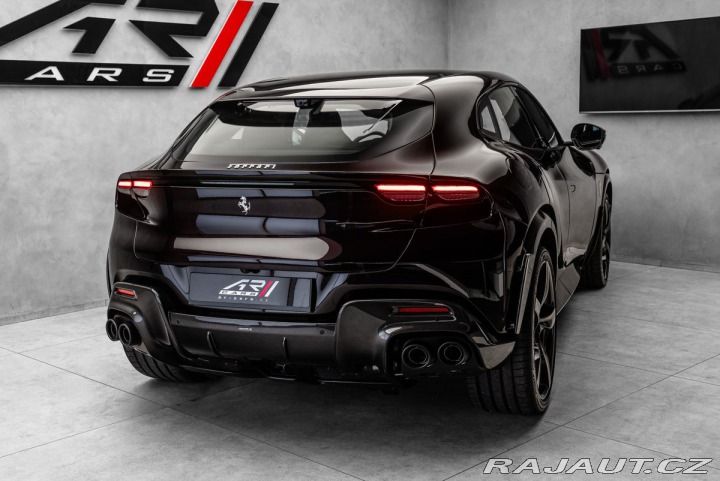 Ferrari Purosangue Lift, karbon, NOVÉ 2026