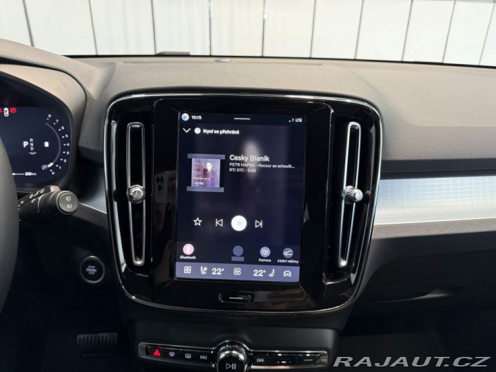 Volvo XC40 B3 2.0L 163 HP AT7 FWD CO 2026