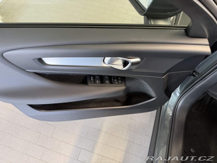 Volvo XC40 B3 2.0L 163 HP AT7 FWD CO 2026