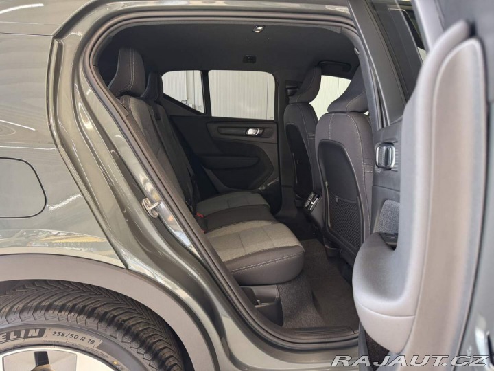 Volvo XC40 B3 2.0L 163 HP AT7 FWD CO 2026