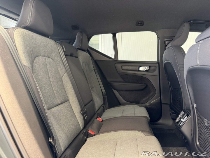 Volvo XC40 B3 2.0L 163 HP AT7 FWD CO 2026