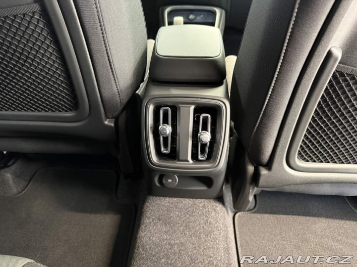 Volvo XC40 B3 2.0L 163 HP AT7 FWD CO 2026